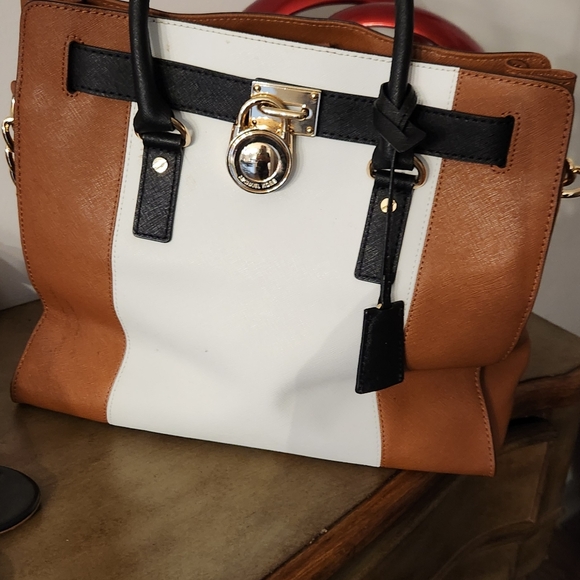 Meet your Posher, Kim - Picture 1 of 1